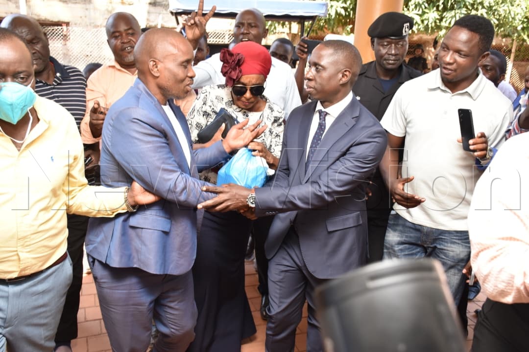 newvisionwire's tweet photo. UPDATE: Former Kampala Lord Mayor Erias Lukwago being escorted to Makindye Chief Magistrates Court.

#VisionUpdates #BreakingNews
Photos by Simon Peter Tumwine https://t.co/3gQa97OJ28