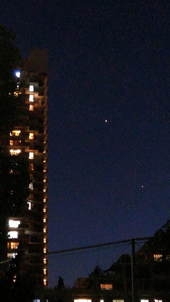 seetaake's tweet photo. 金星と木星が見えますね、西の空に（倒置） https://t.co/8XVzoXfMge