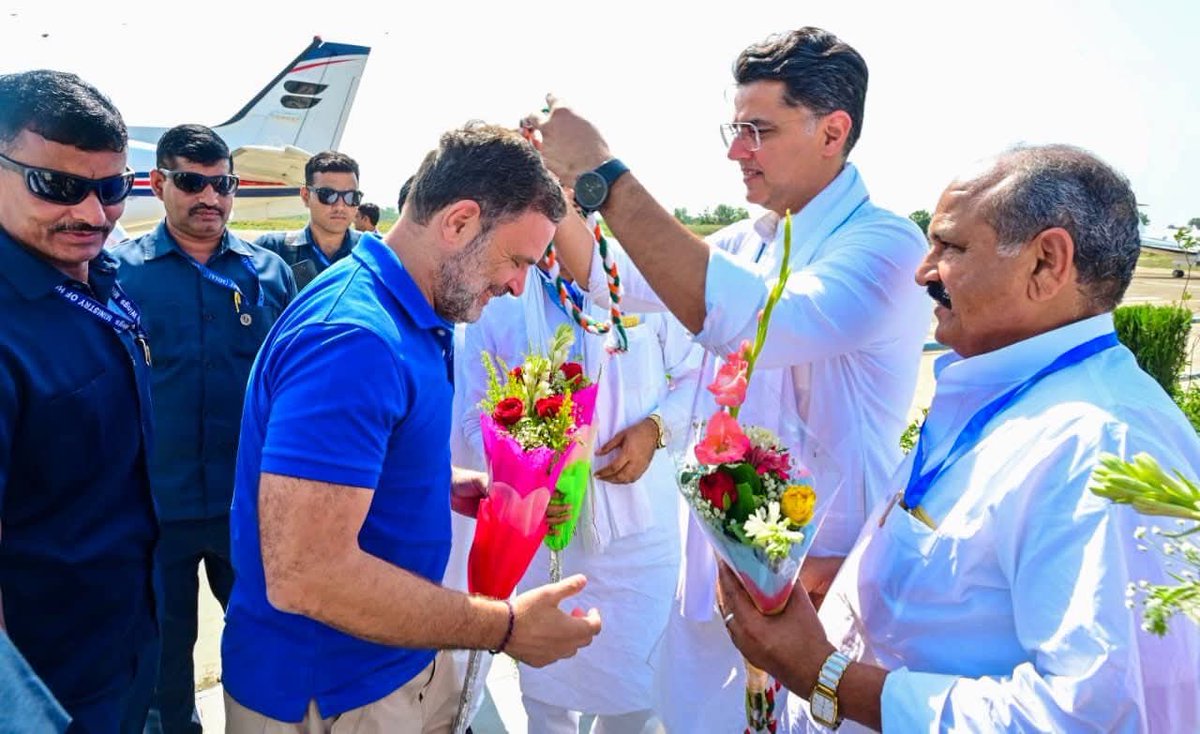 JUNEJOINC's tweet photo. राजस्थान की पावन धरा पर नेता विपक्ष श्री @RahulGandhi जी का हार्दिक स्वागत एवं अभिनंदन।

राहुल गांधी जी आज कोटा में पेपर लीक के खिलाफ, बेरोज़गारी और छात्रों,युवाओं के अधिकारों पर संवाद करेंगे।
@SachinPilot
#ChhatronKiGoonj #RahulGandhi https://t.co/4QU1DGbcI9