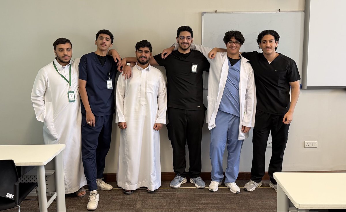 TheReal83wgl's tweet photo. تم بحمد الله الانتهاء من أول سنة في الحرس 🤩
تعرفت على ناس، تعلمت منهم، سويت كل شي اقدر عليه عشان ابني نفسي 🙌🏼
والحمدلله لقيت كل شي ميسّر ومسهَّل من الله .

أما على الجانب الدراسي عرف أن أيّ إنسان يقدر يصير ويصمل ويكون نفسه 
في البداية من اللغة الانجليزية إلى المواد العلمية 
… https://t.co/QqmcnWinyD