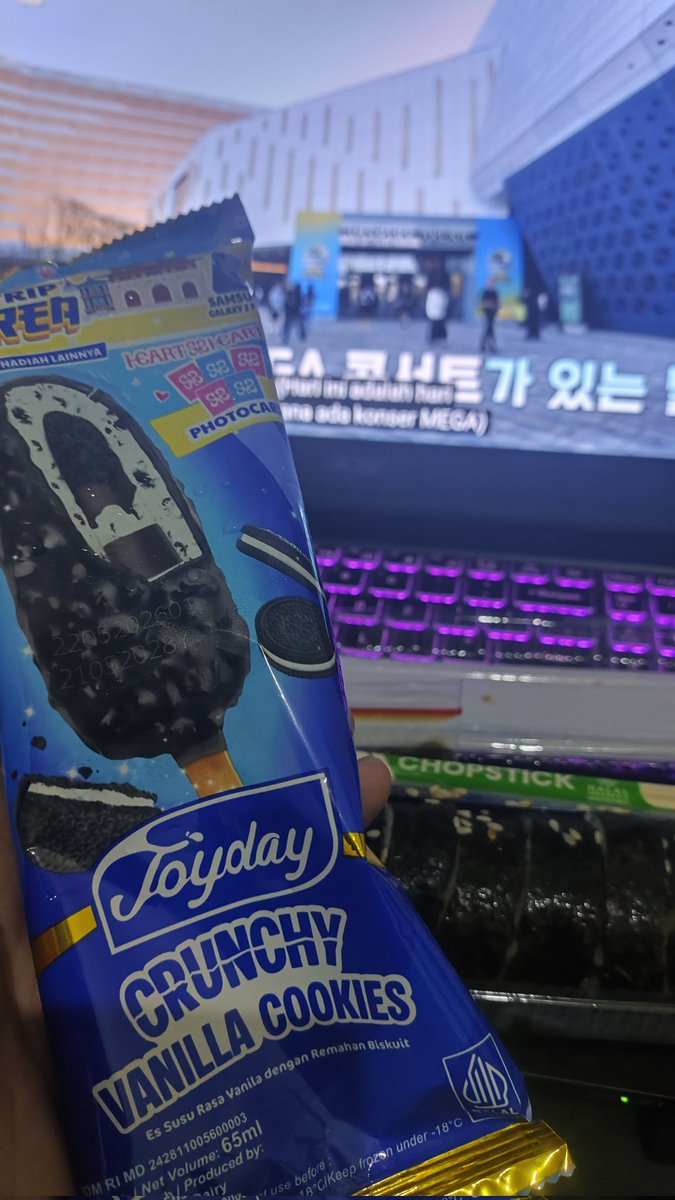 Misoreumen's tweet photo. jalan2 eh gak sengaja liat toko jual es krim joyday, ya mampir lahh https://t.co/idteBodb0p