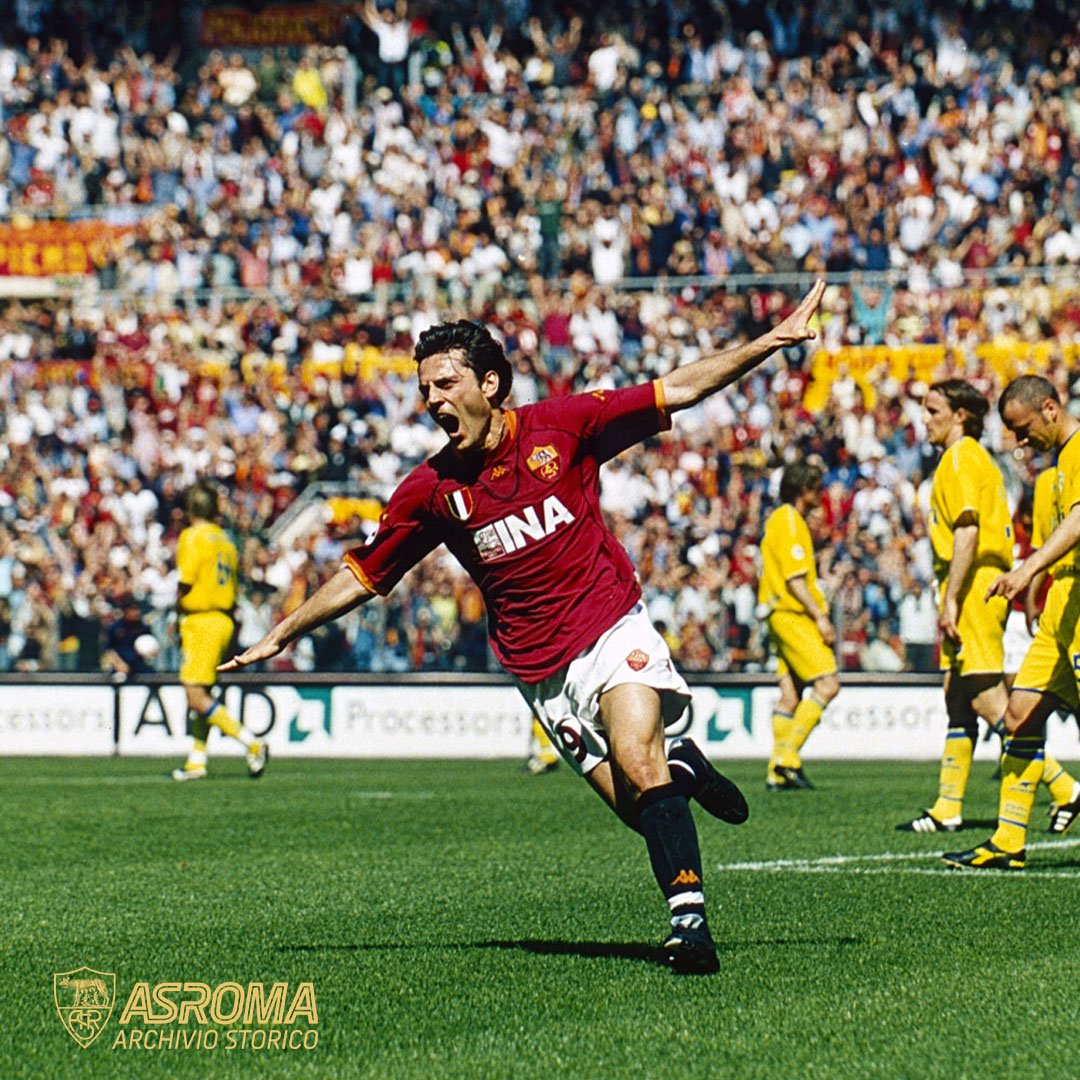 OfficialASRoma's tweet photo. 🎂 Vincenzo Montella compie oggi 52 anni

📊 102 gol in 258 presenze
⚽ 9 stagioni in campo + 1 da tecnico 🧠
🟨 Hall of Fame 🟥 

Auguri, Aeroplanino! 🐺

#ASRoma https://t.co/lgDZEvkTmp