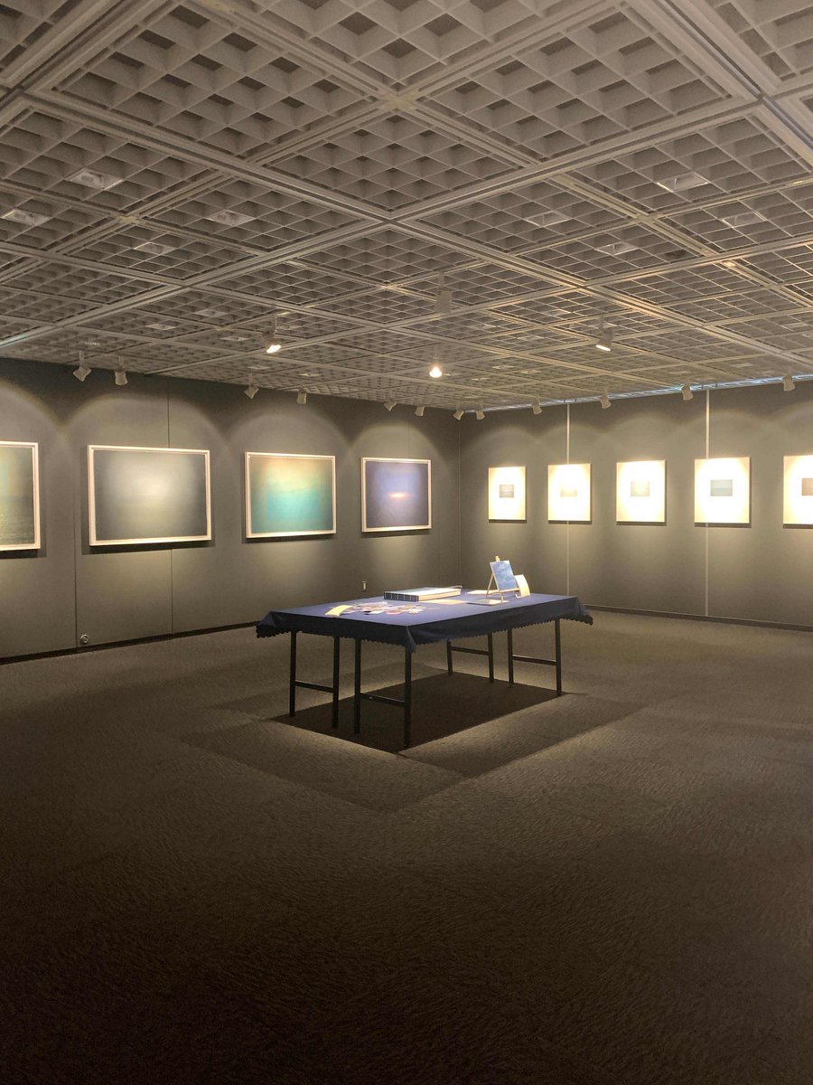 aidemsirius's tweet photo. 吉 元偉　写真展「Space of Blue」
期間：2026/06/18㈭ ～ 2026/06/24㈬

長年海を撮り続けた吉氏。藍染の主要な色相を用いて海を抽象化し、「濃」と「淡」のあいだに宿る静かな精神性を写し撮った作品群。作品はいずれも手漉き和紙によるものです。
その風合いもお楽しみください。

#写真展　#和紙 https://t.co/9zeODVpwE8
