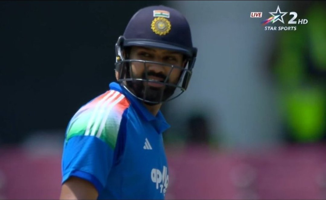 Ishann_04's tweet photo. A good 48(39) knock from Rohit Sharma but it wasn't ideal as he was well set and should have gone much further but it is much better than getting run out. Two very controlled innings in the two games with one more to go,hoping for the best with high hopes from Hitman 🤝🏻 https://t.co/NRZrAsyoc1
