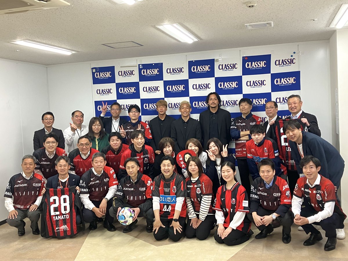 SB_HOKKAIDO's tweet photo. 百年構想リーグ終了の挨拶に菅野選手、大﨑選手、岡田選手に来社いただきました⚽️

26-27シーズンも選手、スタッフ、サポーター、パートナー企業が一丸となって戦っていきましょう！🔥٩(ˊᗜˋ*)

すすきのへ行こう！
J1へ行こう！
みんなで行こう！

We are SAPPORO!!

#consadole 
#コンサドーレ https://t.co/Ai4falcJYN