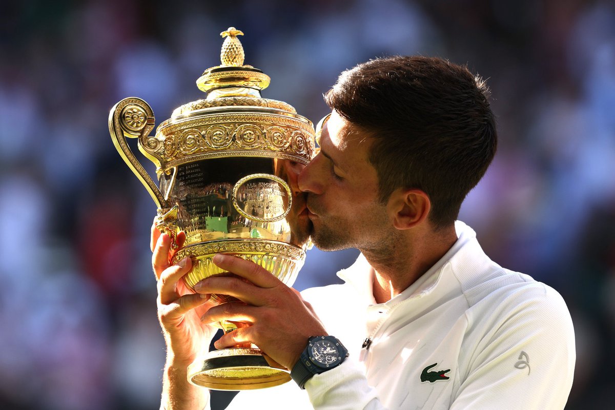 UniversTennis's tweet photo. 🚨 LES ESTIMATIONS POUR REMPORTER WIMBLEDON (H) 2026. 🔮🍓

🇮🇹 SINNER - 36,0 %
🇷🇸 DJOKOVIC - 11,2 %
🇩🇪 ZVEREV - 5,6 %
🇺🇸 FRITZ - 2,5 %
🇺🇸 SHELTON - 2,3 %
🇬🇧 DRAPER - 2,0 %
🇨🇿 MENSIK - 1,8 %
🇷🇺 MEDVEDEV - 1,4 %
🇪🇸 JODAR - 1,4 %
🇧🇷 FONSECA - 1,4 %
…
🇫🇷 FILS - 0,8 % https://t.co/E8gdDBnk3B