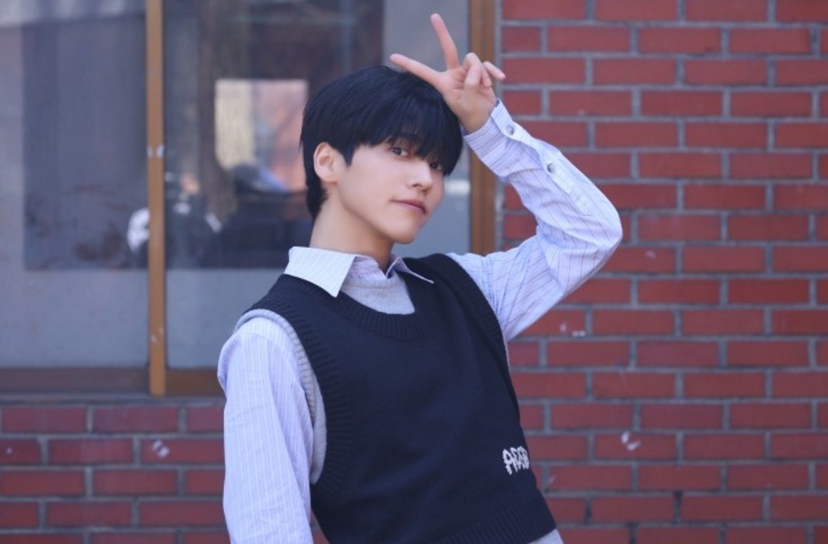 pudding_316g's tweet photo. Open The Door 멜론 매거진 #유토 #YUTO https://t.co/yRiqRUUhgT