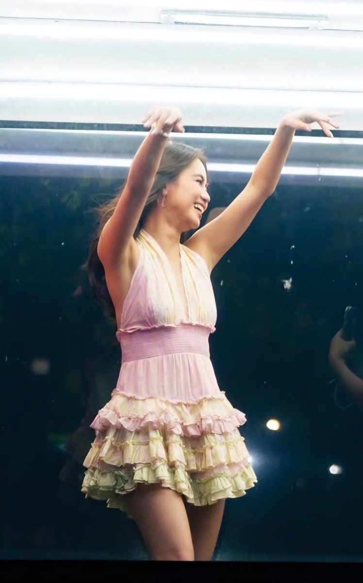 PlumsBerries's tweet photo. The perfect dress for the tinkerbell🤭 https://t.co/oKRxyxXbkv