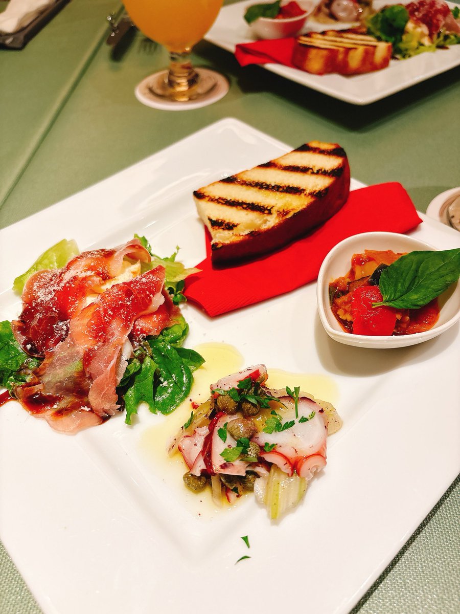 TravelerSmiley's tweet photo. ミラフォレスタでディナー

今回は昨日からの新メニューをいただいてきました。

次回はは川崎ブレイブサンダースコースを予約しよっと！ https://t.co/0qRuIcWKDQ