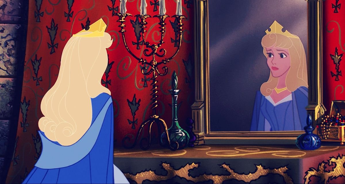 reminiscinbby's tweet photo. disney princess mirror moments https://t.co/FCj9GIktxL