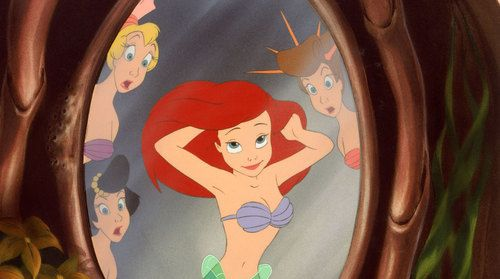 reminiscinbby's tweet photo. disney princess mirror moments https://t.co/FCj9GIktxL