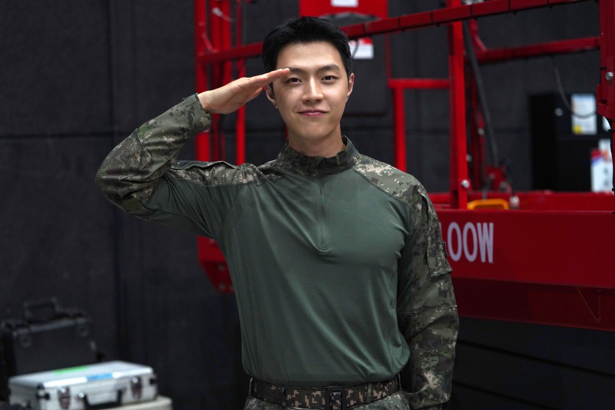 YYentertain's tweet photo. 주상욱, GOOD BYE👋

#강준규 #KANGJUNKYU
#취사병전설이되다
#YYentertainment https://t.co/f5MpWxLNNc