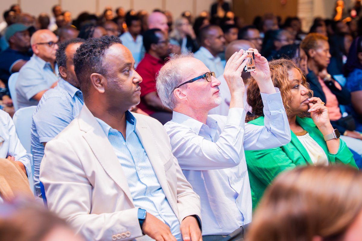 EAPhilanthropy's tweet photo. "𝑭𝒓𝒐𝒎 𝒎𝒆 𝒕𝒐 𝒖𝒔." That line carried @sara_lomelin's TED talk at the #10thEAPC. It turns one person's vision and effort into a shared vision, combined effort, and multiplied impact. 𝓣𝓱𝓲𝓼 𝓲𝓼 𝓬𝓸𝓵𝓵𝓮𝓬𝓽𝓲𝓿𝓮 𝓰𝓲𝓿𝓲𝓷𝓰. https://t.co/JijGNpvf0p