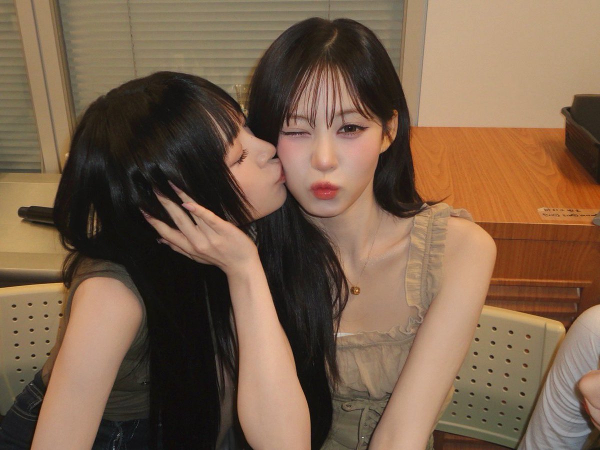yahoooo0000000's tweet photo. 이거진짜미쳔네(p) https://t.co/6fWp6JgneE