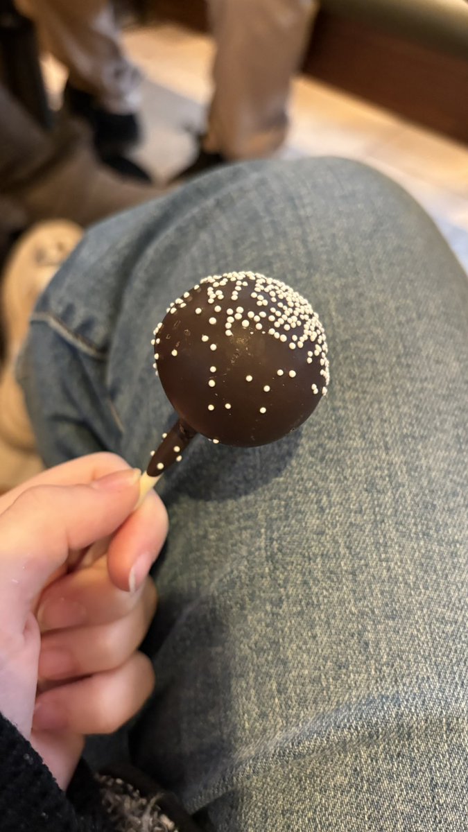 curvalbel's tweet photo. @gelastinaa top maiores delicias de la (ate hoje eu sinto abstinência dos bolinhos de chips ahoy e daquele bgl do starbucks https://t.co/SLqGnSaAoR