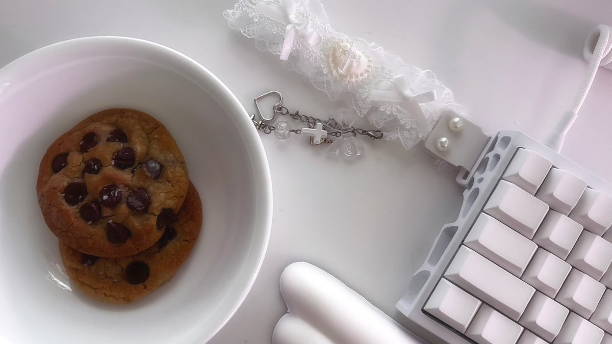 ange11cs's tweet photo. baked brown butter choco chip drools https://t.co/zpatnK8oNw