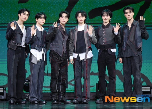 Kstyle_news's tweet photo. 【注目】ONF、新事務所に移籍し再スタート「メンバーの意見が分かれたこともあった」
https://t.co/ZsFx6QjRJu

KIエンターテインメントに全員で移籍したONF。メンバーたちは、将来や活動の方向性について何度も話し合い、不安を乗り越えて新たなスタートを決断したと明かした。 https://t.co/THueuJEToS