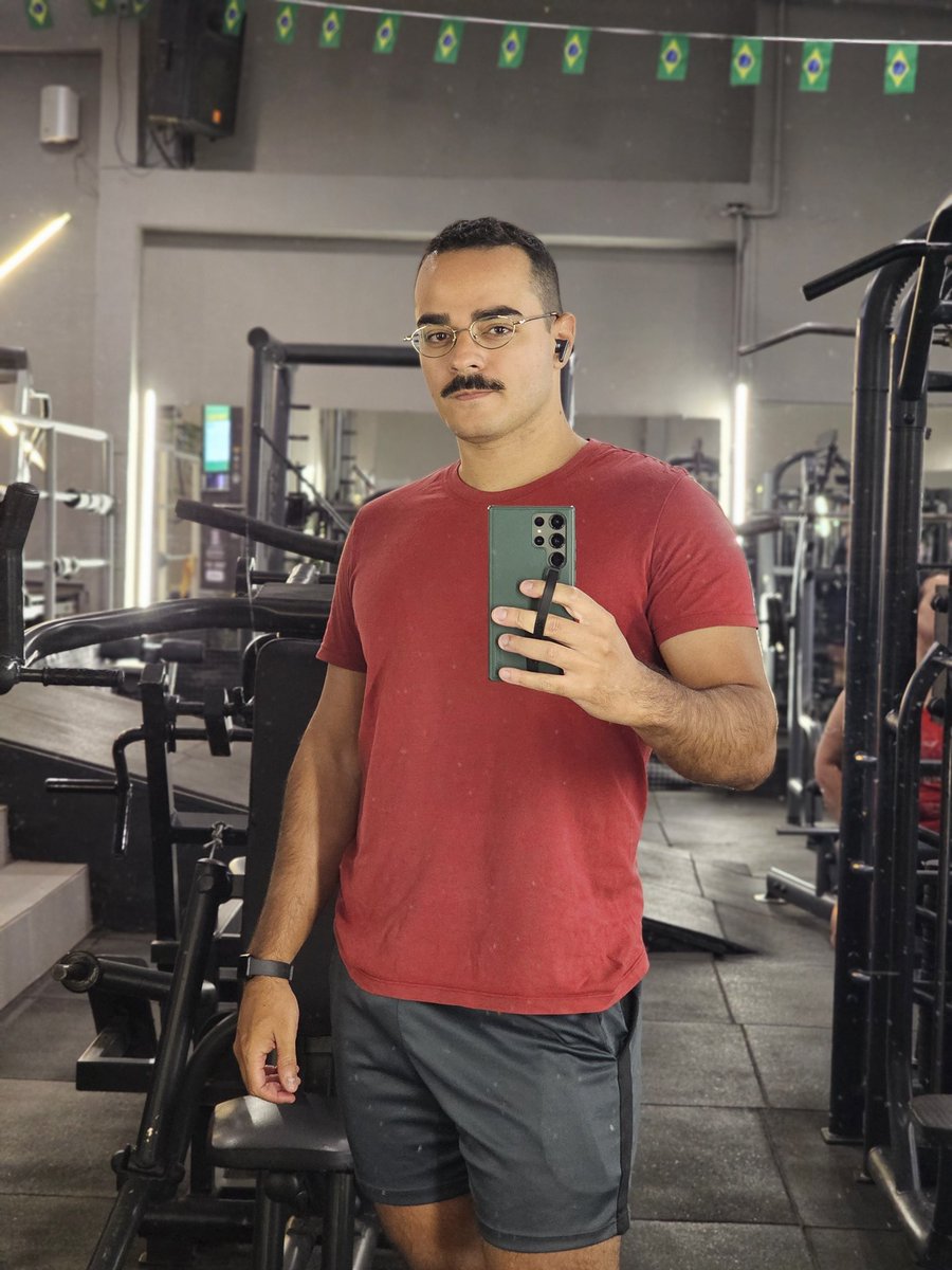 jeanmeneghelli's tweet photo. Antes eu não gostava de academia
Agora continuou não gostando mas a rotina, disposição e saúde me fazem querer continuar https://t.co/oCSPtldtGy