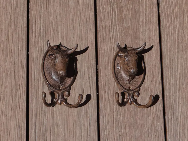 elementsdeco's tweet photo. Rustic Cast Iron Bull Head Wall Hooks – Set of 2 – Western Farmhouse Decor, Barn Coat Hat Leash Keys https://t.co/c7TWjaUHnN
#BullHooks #castironHooks #wiseshopper https://t.co/bfMFJ2Q7AL