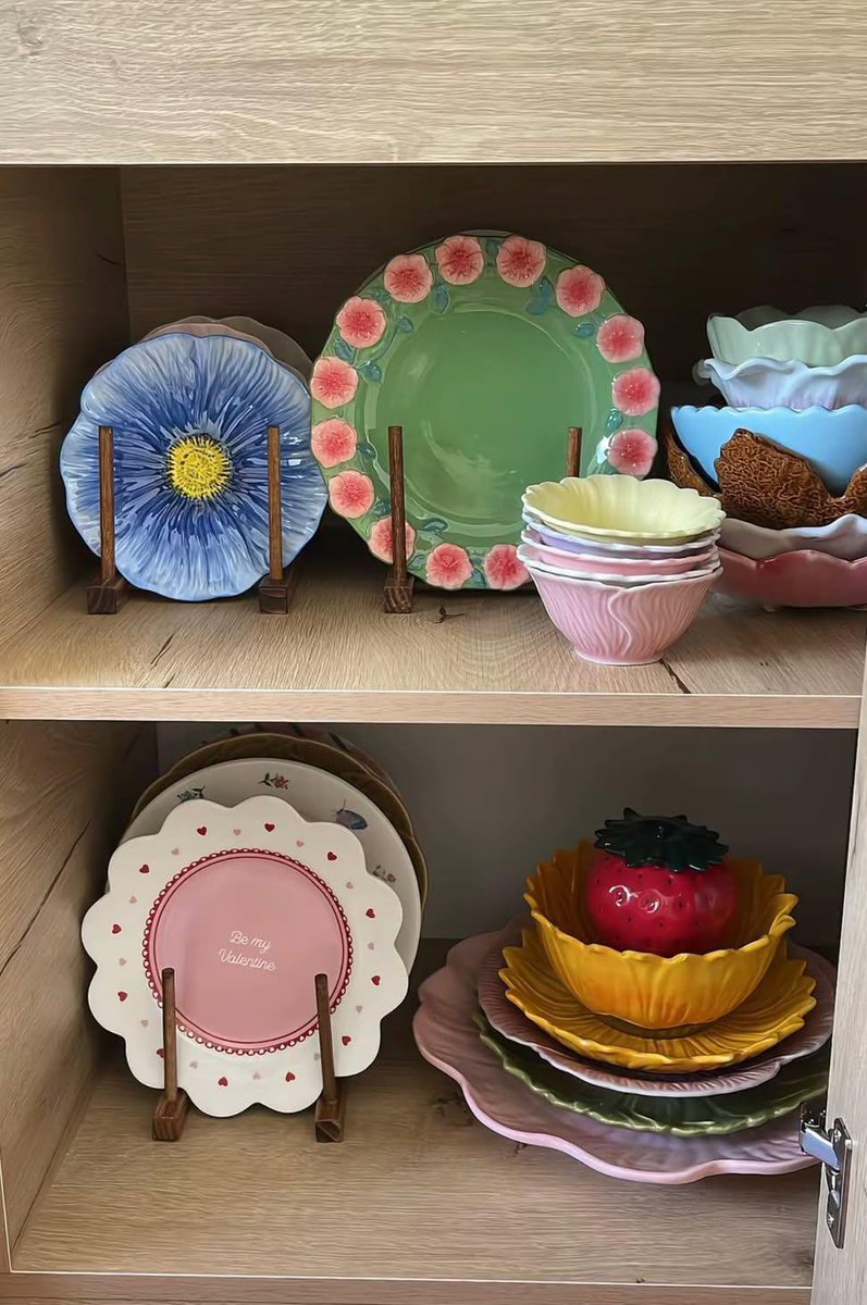 sephianotes's tweet photo. MAAF NORAKKK 😭 kirain tableware estetik kayak gini cuma ada di pinterest, ternyata ada yang jual di Indonesia dan harganya cuma belasan ribu 😭🫶 https://t.co/o59BHmGFH1