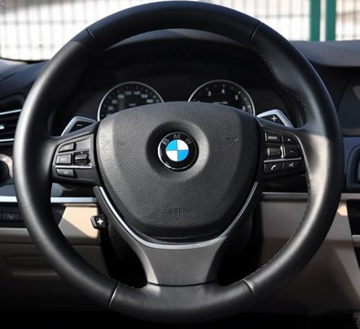 ViNi_Yat's tweet photo. Just passed my driving test after 3 months of parallel parking fails, red light panics and a patient instructor who put up with my 10+ U-turns on one block. Freedom tastes like road trips ahead!， https://t.co/hamSwNible