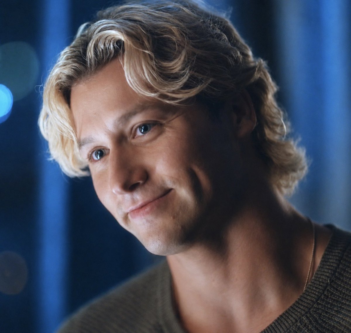gercektenvaav's tweet photo. the dimples on his face reject the "no feelings, just friends" relationship https://t.co/l4j4btbWt5