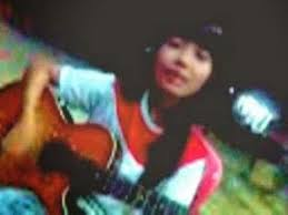 tanyademit's tweet photo. Dulu tahun 2007-2008, ketika kalian mendengar lirik ini, pasti akan merinding.

-Pernah ada, rasa cinta, antara kita, kini tinggal kenangan-

Katanya? yang nyanyi lagu ini bunuh diri? sehingga siapapun yang denger lagu ini, akan dihantui?

Tapi? apakah itu benar?

-sebuah utas- https://t.co/1QtfmP8Yo2