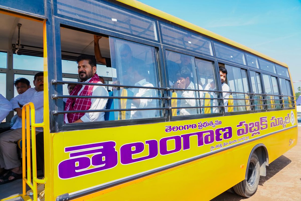 manikonx's tweet photo. Government School Bus👏❤️ https://t.co/P720tvYhTl