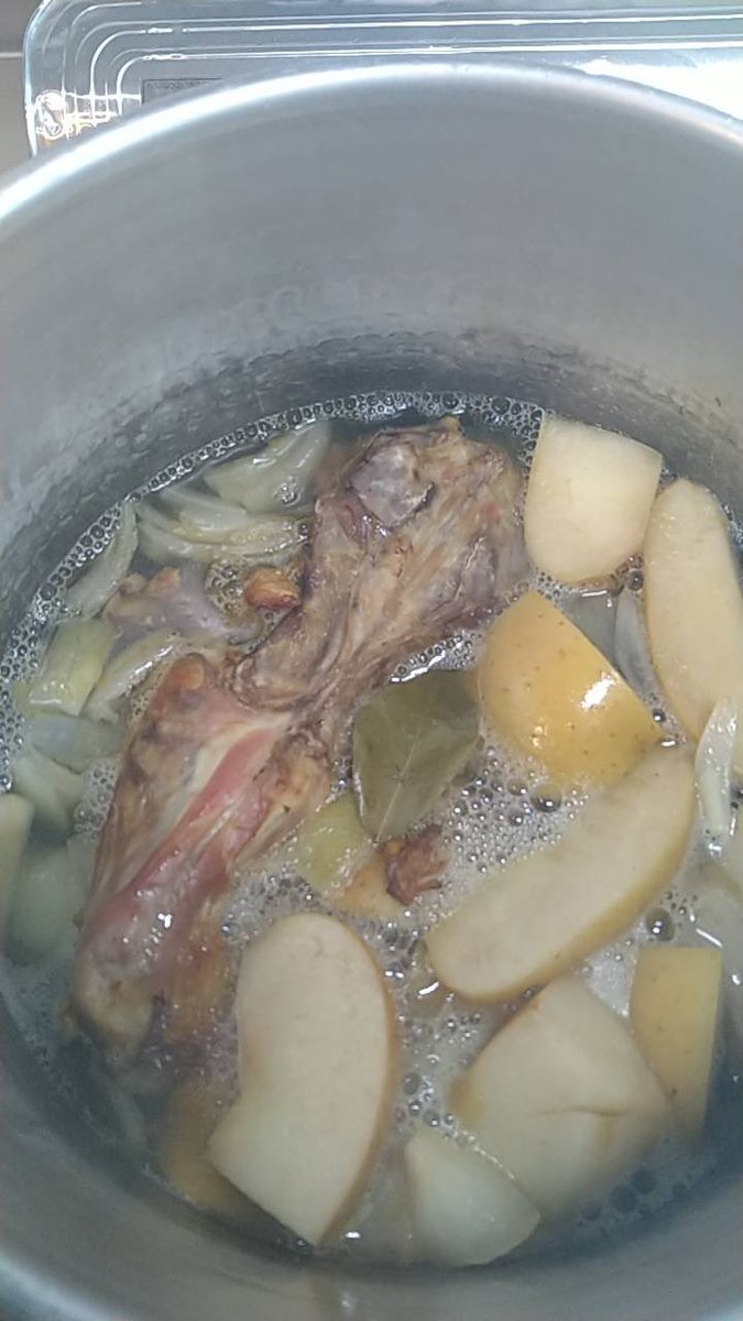 ive_4649's tweet photo. @aderu666 今日はお休みだったので、私がママ直伝のカレー作ったら疲れました💦
いつも作ってくれて感謝しなきゃですね😊
疲れ過ぎて出来上がり撮らずに食べちゃった😂 https://t.co/IxEFas6yN7