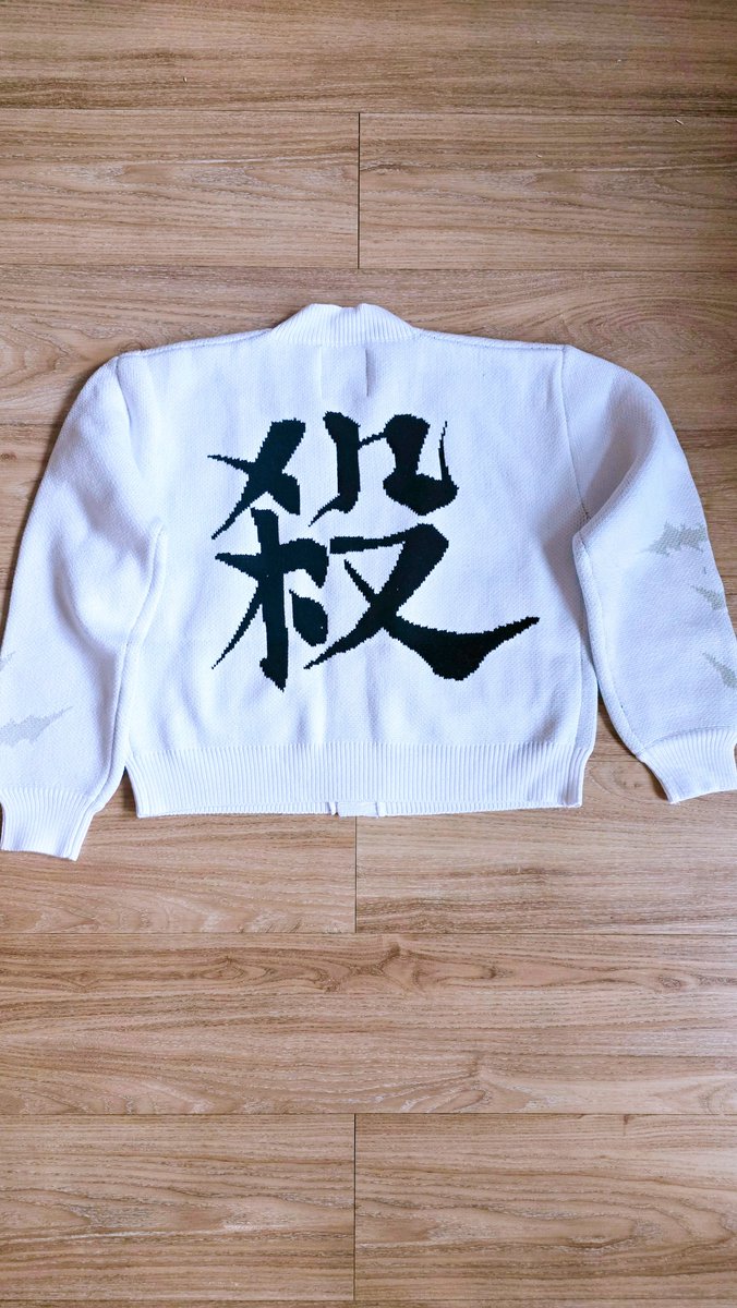 Chees5432's tweet photo. ได้เสื้อ Steady hands x Demon slayer สักพักใหญ่แล้ว แต่เพิ่งได้แกะออกมาถ่ายรูป คนอะไรไม่รู้หร่อยันเสื้อ เห็นแค่เสื้อก็รู้ว่าหร่อมาก 🥺💚

#อยากเป็นด้วงแสนอร่อยของเทอขา🪲
#ด้วยรักและหยุมหัวพิสา 🍃 https://t.co/xDImeS9LAG