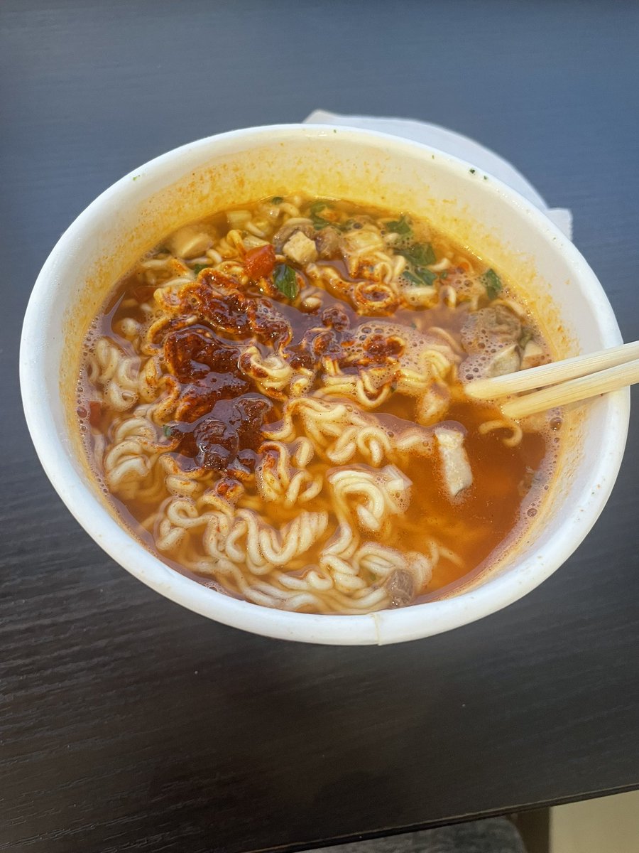 Rafu0104's tweet photo. 如何にもうまそーな辛ラーメン https://t.co/5XvLDo49zL