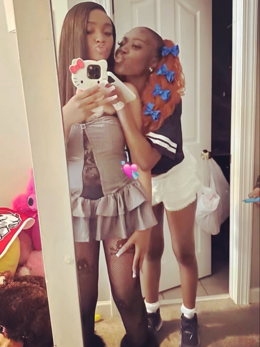 baehelplin's tweet photo. i’m always clingy as a person but onnat liq?? oh bby my hgs hate to see me coming when i’m onnat drankkkkk😂😂😂😂😂 https://t.co/RfWDO2a6Ir