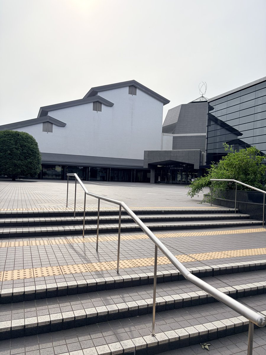 percusSHION's tweet photo. 昨日は母校の都立狛江高校の合唱祭に、審査員としてお邪魔してきました〜！！
場所は今年もどりーむホール！

今回も聴きごたえがあり、楽しくてあっという間に3学年全クラスの審査が終了しました✨

一見全然違いそうな歌と器楽ですが、身体の使い方や音(声)の出し方など、学ぶことばかりでした！ https://t.co/El6l89BRv8