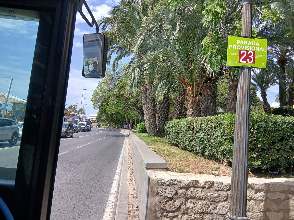KironReid's tweet photo. @Alicante_City Alicante Tourism: Un gran número de turistas (españoles, austriacos, británicos, escandinavos) andan perdidos debido al desvío del autobús C6 del aeropuerto. Por favor, envíen la ruta alternativa a Google Maps. https://t.co/0jF0Gn2okx