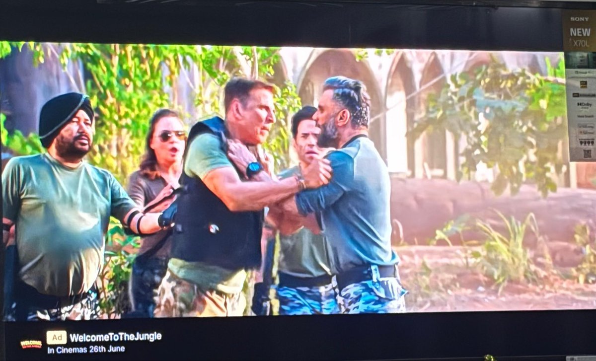 DevoteeAkki's tweet photo. They are playing #WelcomeToTheJungle’s Trailer as and ad in #INDvAFG match.

NICE STRATEGY TO CATCH MAXIMUM EYEBALLS 🔥👌

#AkshayKumar https://t.co/zspGIHpRBx