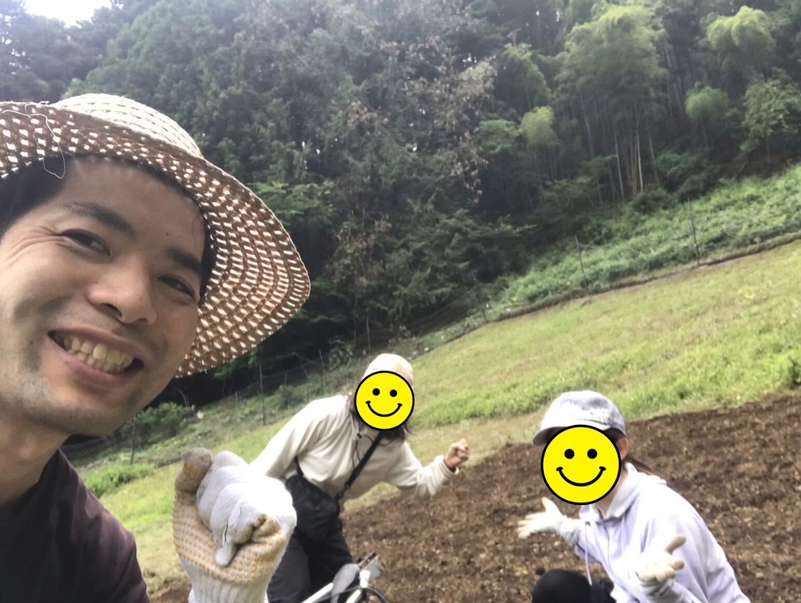 matsuken1212's tweet photo. ボラバイトさんが来てくれました！^o^
夏野菜植えて、
桑の実採って、
蒟蒻芋植えて、
梅の実採った^o^
桑の実ジャムも作ったよ、いい一日でした！^o^ https://t.co/HcPiTWOUCv