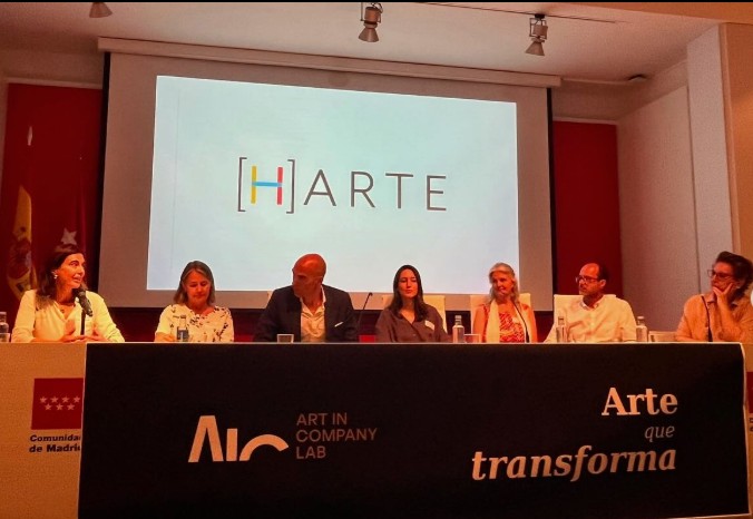 FISJ_Madrid's tweet photo. 🎵 Nuestra musicoterapeuta Mireia Serra ha participado, acompañada por el médico responsable de la Unidad de Daño Cerebral Severo Crónico, en la jornada #ArteQueTransforma, compartiendo la experiencia de la #Musicoterapia en esta unidad. Una mañana creativa y muy inspiradora. https://t.co/3AtUQaxFry