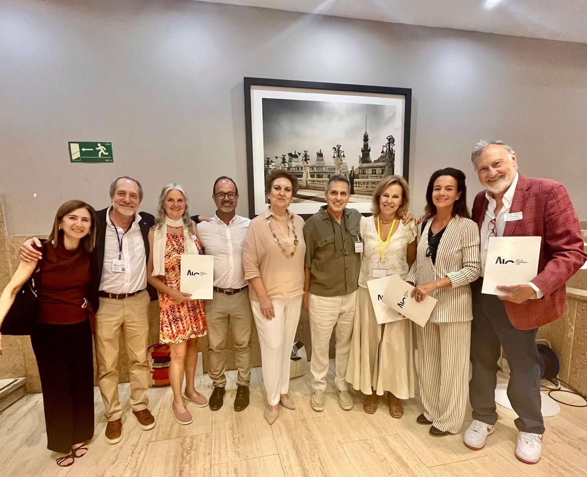 FISJ_Madrid's tweet photo. 🎵 Nuestra musicoterapeuta Mireia Serra ha participado, acompañada por el médico responsable de la Unidad de Daño Cerebral Severo Crónico, en la jornada #ArteQueTransforma, compartiendo la experiencia de la #Musicoterapia en esta unidad. Una mañana creativa y muy inspiradora. https://t.co/3AtUQaxFry