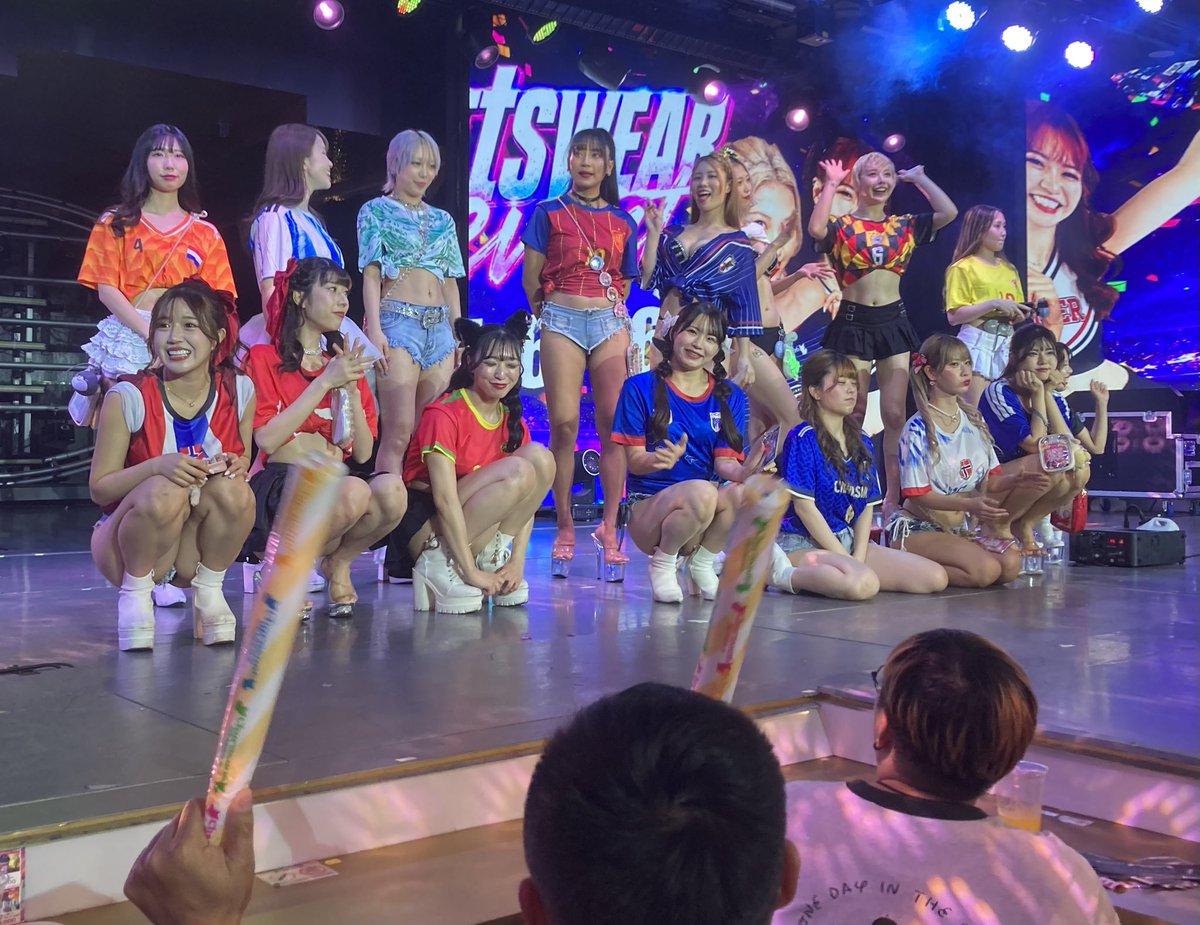USJ48's tweet photo. 「推しとスポーツバーデートなうに使っていいよ」みたいな写真が撮れてスポーツウェアイベント最高でした！😊

次は21日チュニジア戦！日本代表を全力で応援しましょう！⚽️📣

#ちゅらさん6 
#ちゅらさん6ムルニ
#沖縄行くならちゅらさん行っとけ
@murni_churasun6
#FIFAworldcup
#サッカー日本代表 https://t.co/jz27RO0u4u