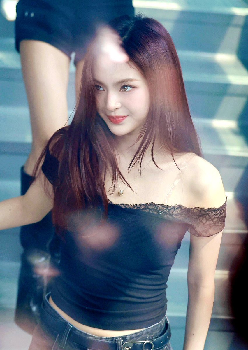 AorWachira's tweet photo. So pretty~😍💕
#CHIQUITA  #BABYMONSTER https://t.co/XuXiVB3aPF