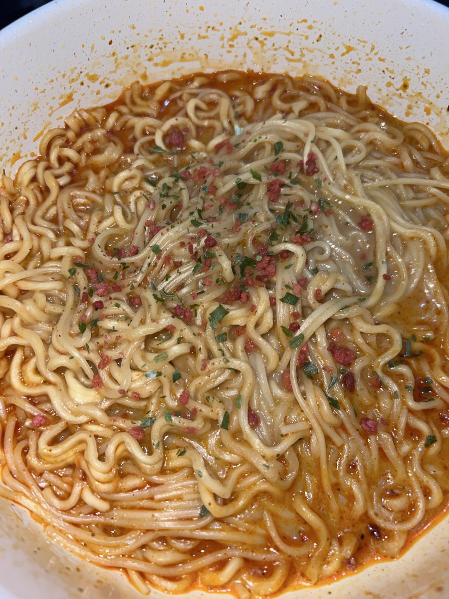 Pythagaris305's tweet photo. Mencoba hacks mie cadew (wow spagetoy carbonara + mie laksa) + sedikit SKM biar lebih flavorful!!! Nyaammmmm😻 https://t.co/Vzeao0vihr