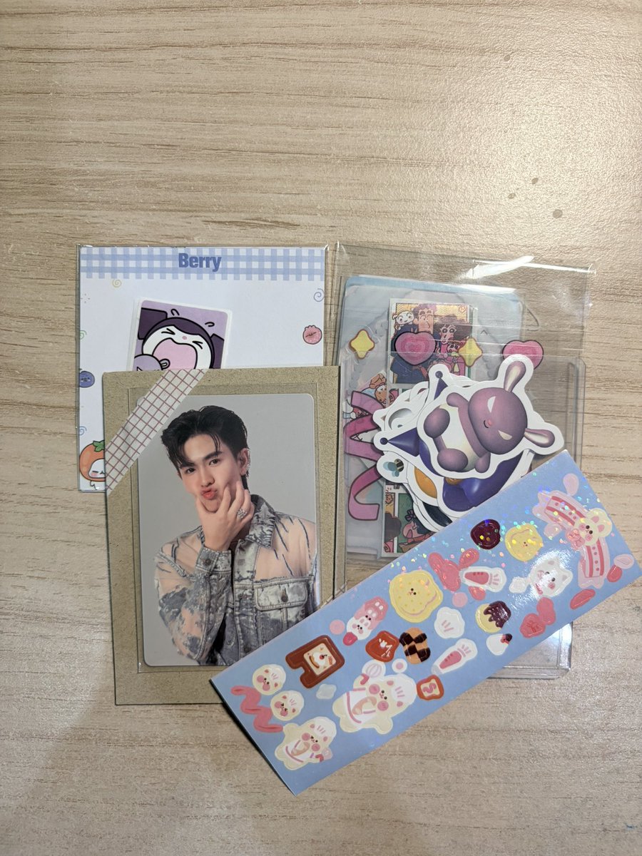 Whoiamggcom's tweet photo. การ์ดจินวุคถึงลูกค้าเรียบร้อยคับ สั่งซื้อผ่านทางแอพส้ม #reviewwhoiam https://t.co/N36P0cYszI