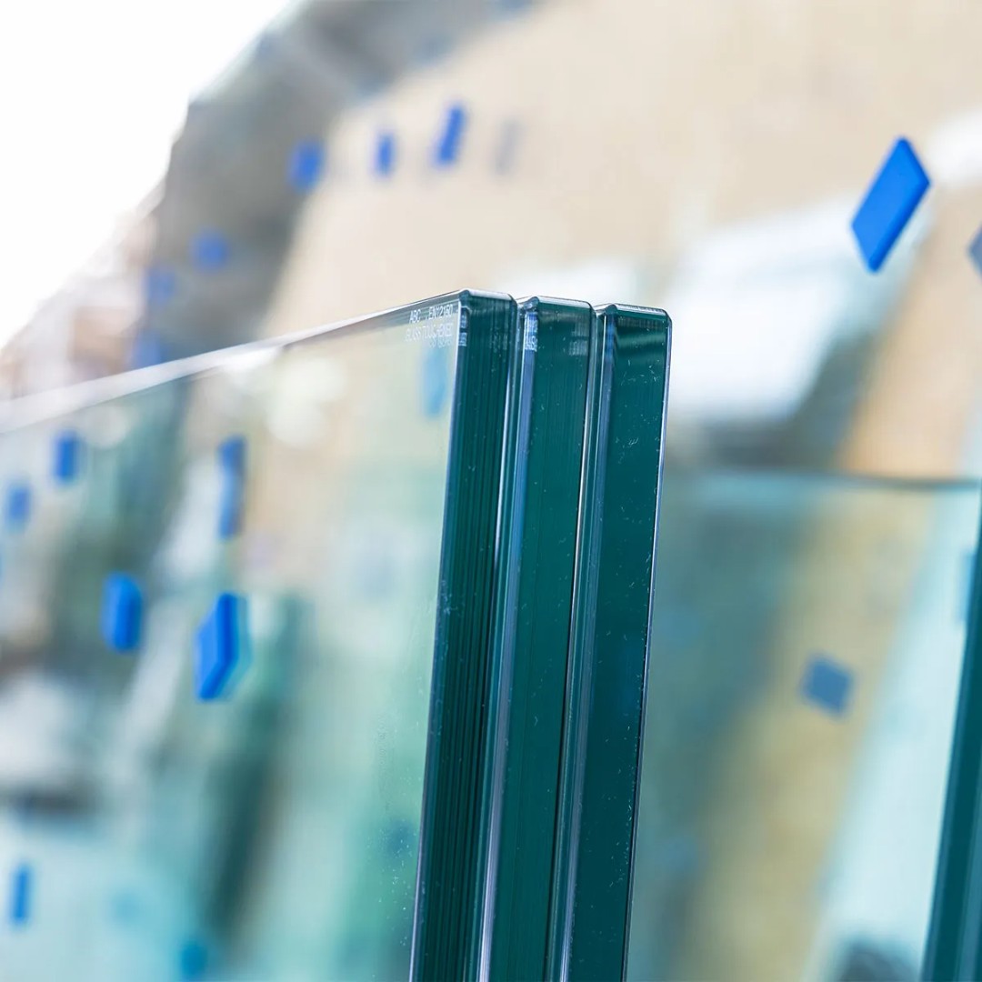 abcGlassPro's tweet photo. Our #laminatedglass comes in a range of thicknesses &amp; finishes which includes clear, frosted or coloured.
Ideal for #balustrades, #balconies, #partitions, glass floors &amp; more!
We'll cut to your exact size requirements for one off or bulk orders.
https://t.co/APlP2jGrkc
#glass https://t.co/lwbQbEK6FR