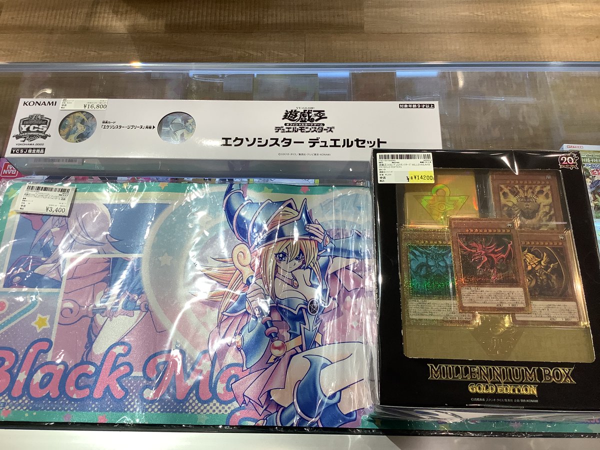 商品を見てもらった通り箱だけ少しの傷がありますが本体が未使用に近いです こちらの商品2点完売致しました〜！ お買い上げありがとうございました