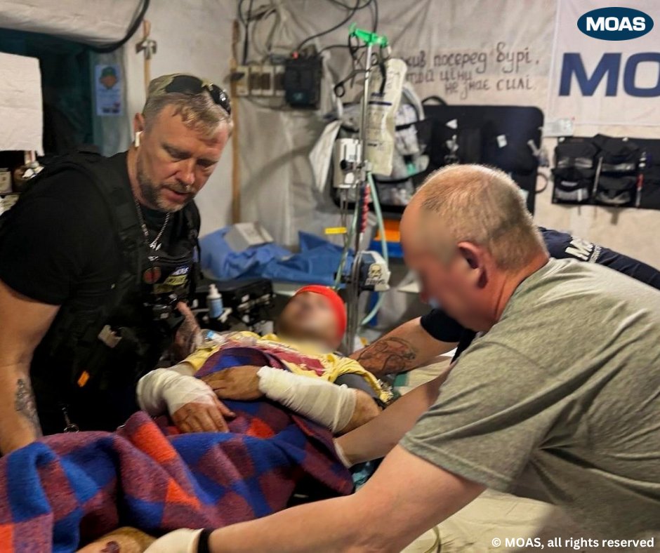 moas_eu's tweet photo. 🔴 While on combat duty, a serviceman sustained life‑threatening injuries after enemy shelling. #StoriesFromTheFrontline  

🚑 Every coordinated action, every minute, can help save a life.  

#MOASMissionUkraine #FrontlineCare #SavingLives #MedicalEvacuation https://t.co/Qj1XqOAC1a