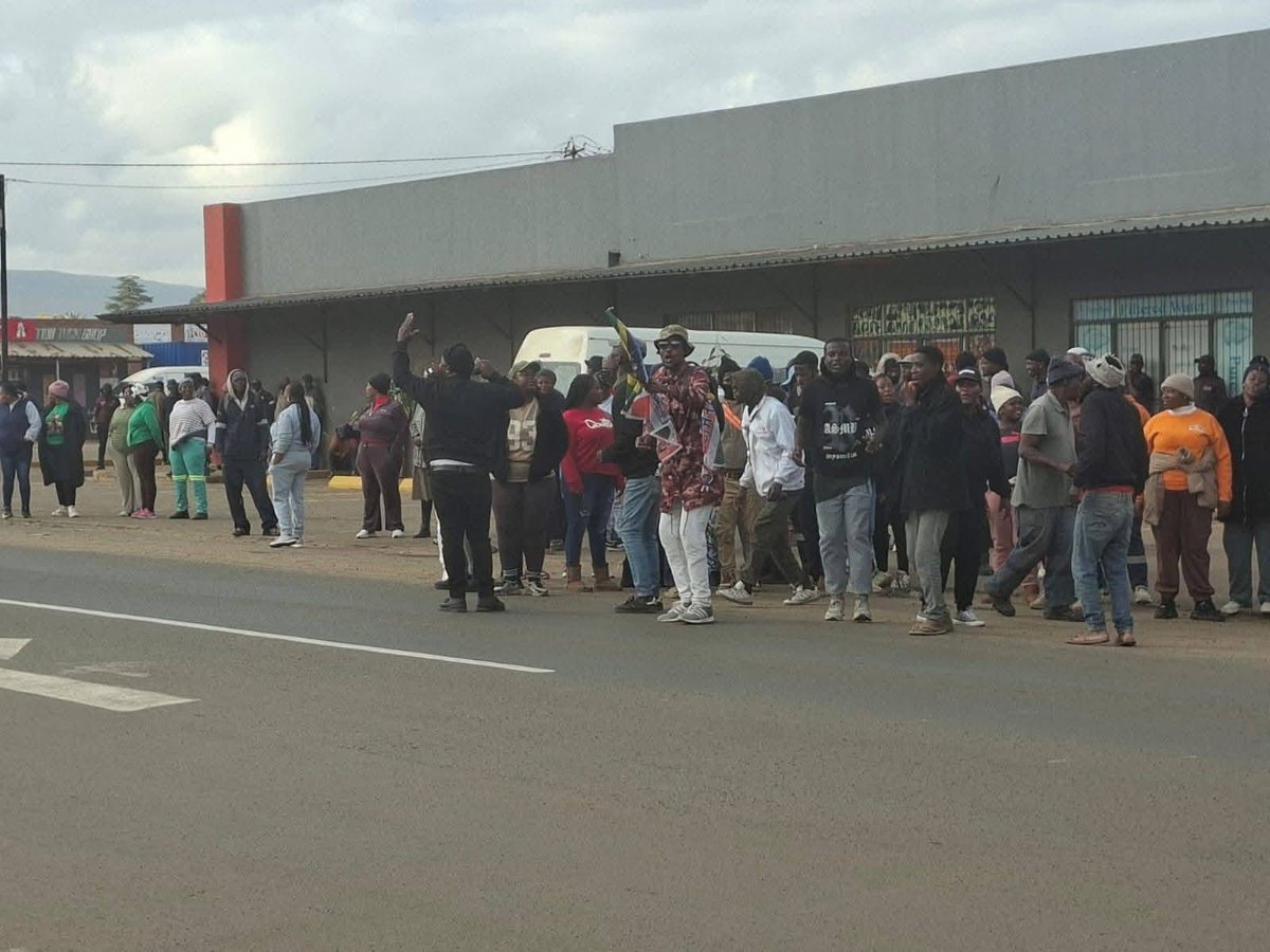 Am_Blujay's tweet photo. March against illegal foreign nationals underway in Lydenburg

Demonstrators in Lydenburg, Mpumalanga, are marching to hand over a memorandum to the Department of Home Affairs, calling for stricter immigration enforcement and screening of foreign-owned businesses, including spaza shops.

Protesters say urgent action is needed on documentation, business compliance and local economic participation.