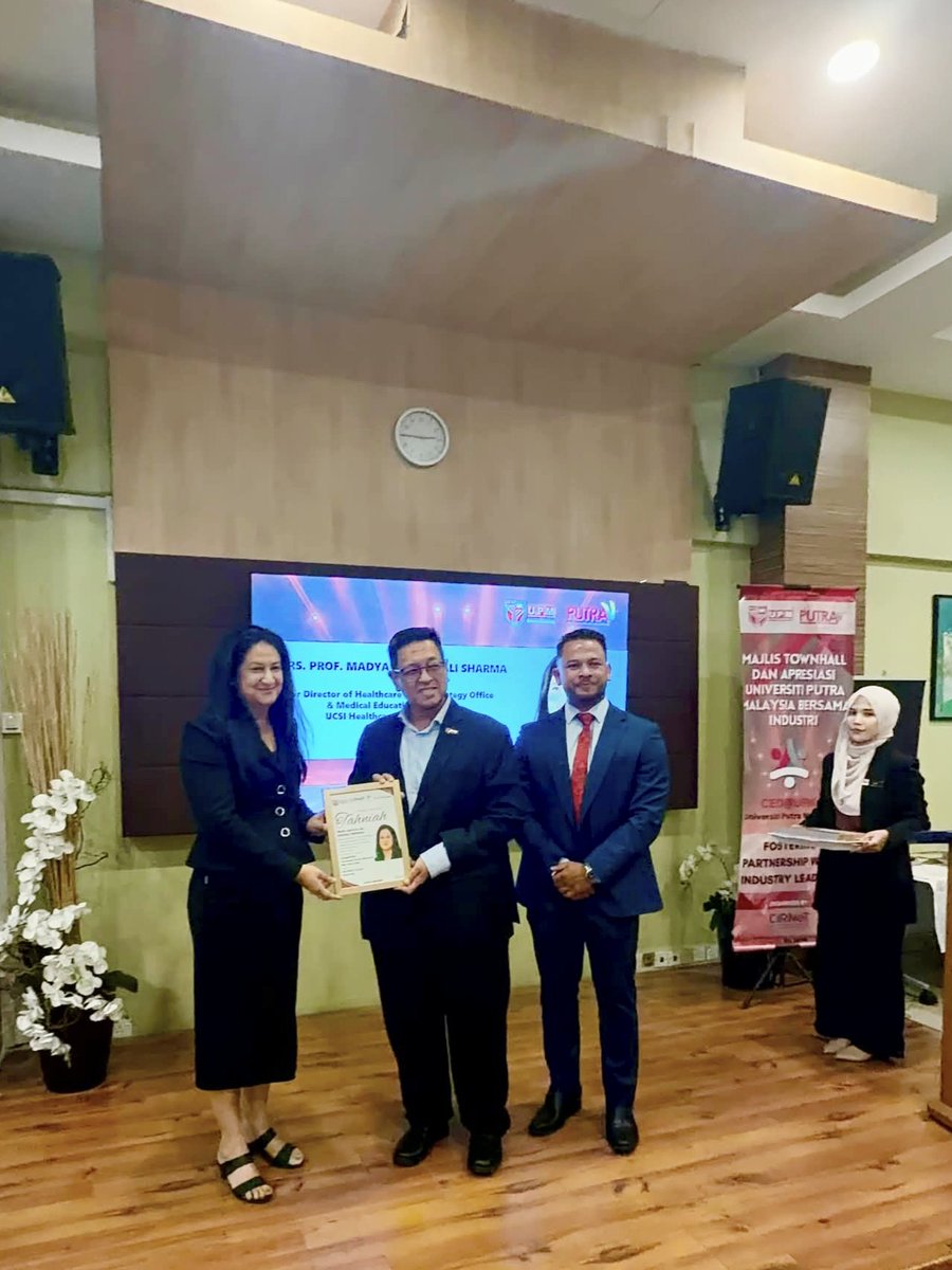 PPDNUPM's tweet photo. Majlis ini telah dirasmikan oleh YBhg. Dato’ Profesor Ir. Dr. Ahmad Farhan bin Mohd Sadullah, FASc, Naib Canselor Universiti Putra Malaysia, sebagai tanda penghargaan kepada rakan-rakan industri yang sentiasa menyokong agenda kecemerlangan universiti. https://t.co/mrqYGX6to5