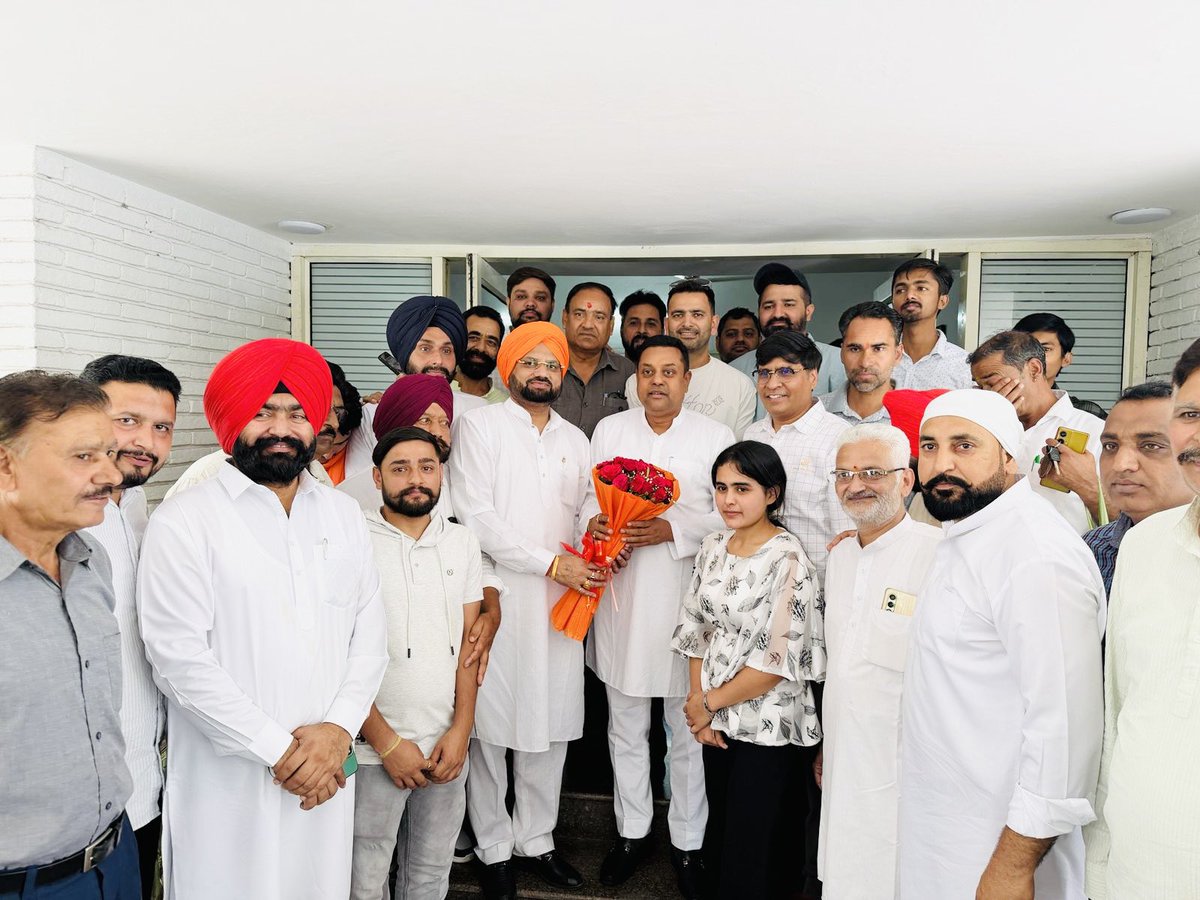 sambitswaraj's tweet photo. आज पंजाब के आनंदपुर साहिब पहुंचनें पर पार्टी कार्यकर्ताओं के द्वारा आत्मीय स्वागत एवं अभिनंदन प्राप्त किया। 

इस आत्मीयता के लिए सभी कार्यकर्ता साथियों का हार्दिक आभार एवं अभिनंदन करता हूँ। https://t.co/pZ8omxdj4C