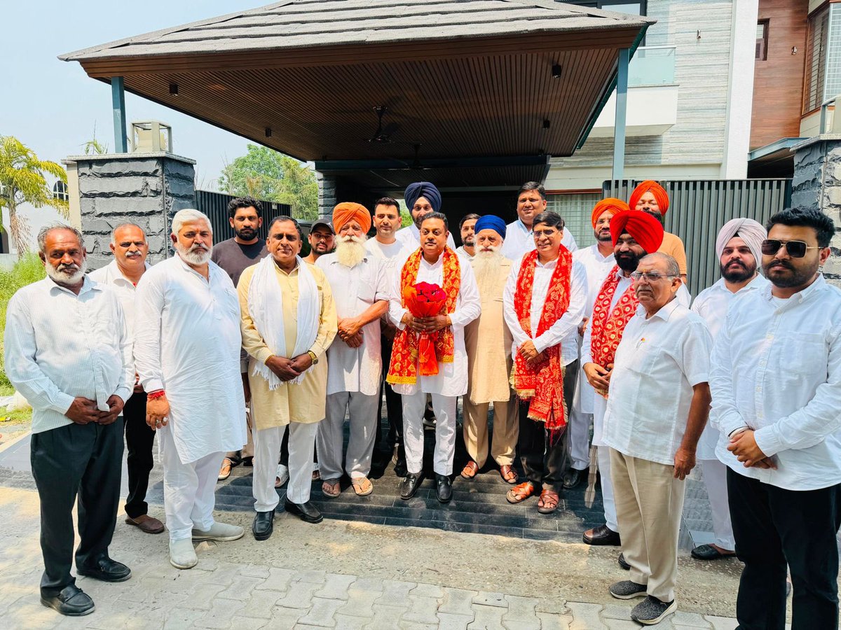 sambitswaraj's tweet photo. आज पंजाब के आनंदपुर साहिब पहुंचनें पर पार्टी कार्यकर्ताओं के द्वारा आत्मीय स्वागत एवं अभिनंदन प्राप्त किया। 

इस आत्मीयता के लिए सभी कार्यकर्ता साथियों का हार्दिक आभार एवं अभिनंदन करता हूँ। https://t.co/pZ8omxdj4C