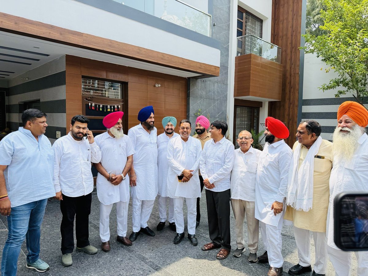 sambitswaraj's tweet photo. आज पंजाब के आनंदपुर साहिब पहुंचनें पर पार्टी कार्यकर्ताओं के द्वारा आत्मीय स्वागत एवं अभिनंदन प्राप्त किया। 

इस आत्मीयता के लिए सभी कार्यकर्ता साथियों का हार्दिक आभार एवं अभिनंदन करता हूँ। https://t.co/pZ8omxdj4C